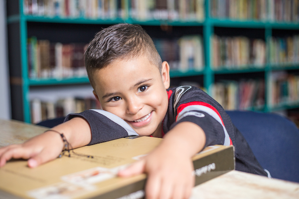 Nuestra oferta complementaria, niño estudiando