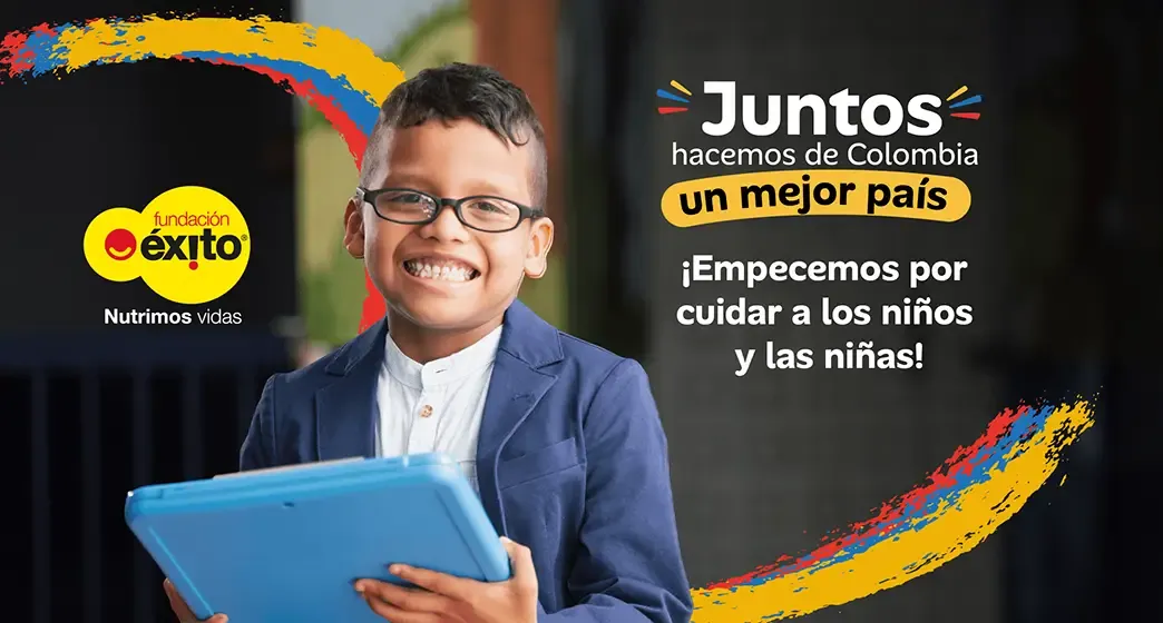Niño con una tablet representando la labor de Fundación Éxito en favor de la nutrición, educación y bienestar de la niñez en Colombia.