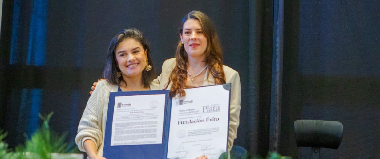 directora fundacion exito