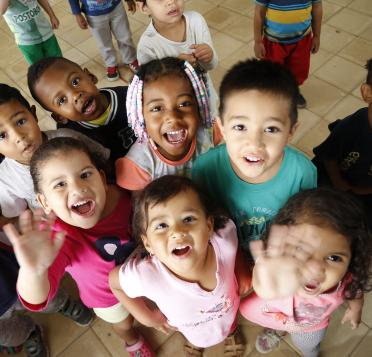 niños felices